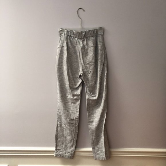 Lululemon white patterned on the fly 7/8 pant (4) - Picture 2 of 4